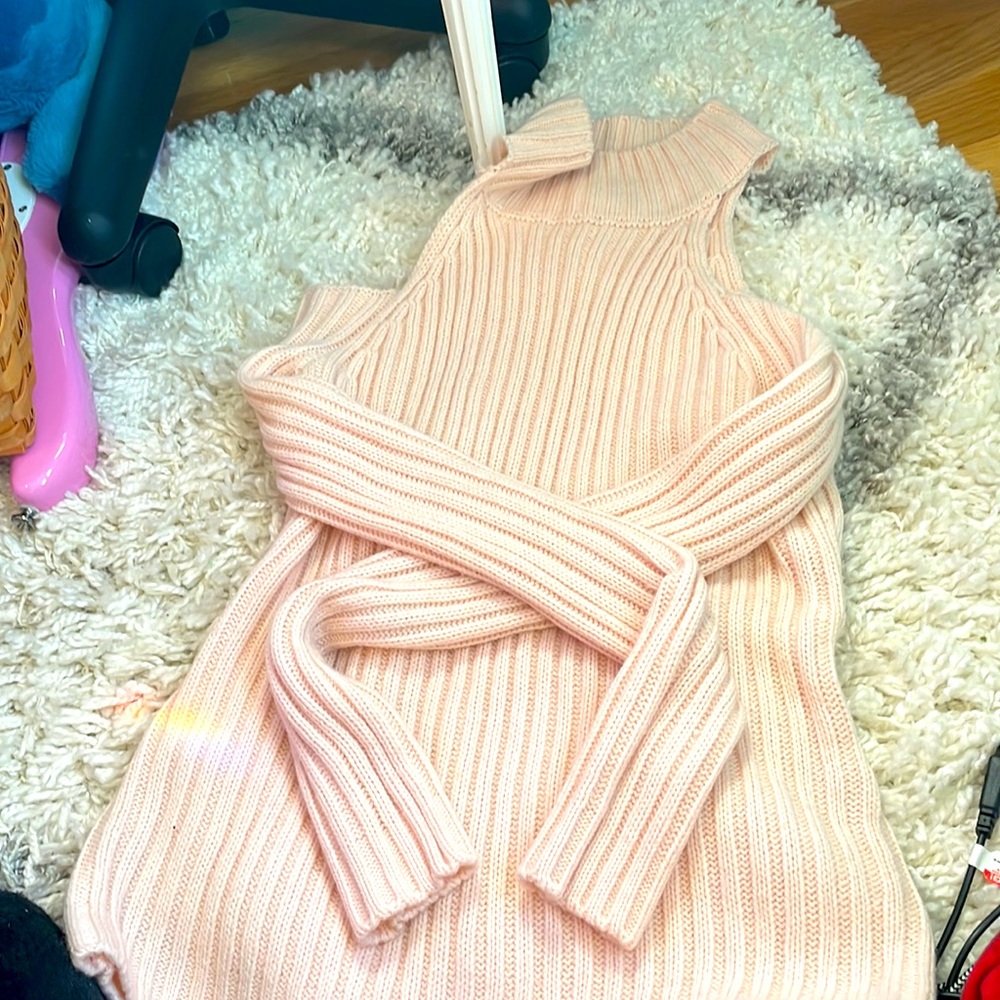 Light pink turtle neck sweater with a cold shoulder
